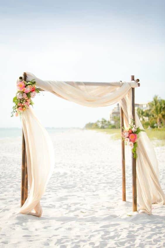 Matrimonio in spiaggia: tante idee per organizzare le nozze in